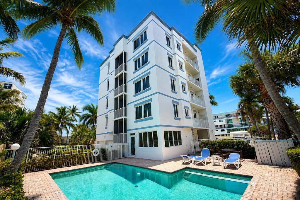 Photo of 2057 SE 6th Street #1, Deerfield Beach, FL 33441 (MLS # B26064074)