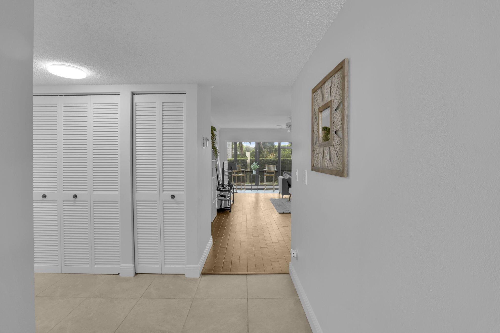 100 Pelican Pointe Drive 102, Delray Beach, FL, 33483/$437,500 4 100 Pelican Pointe Drive 102