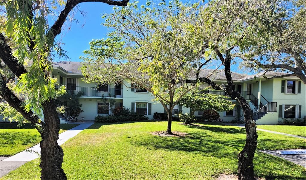 Photo of 501 Sabal Ridge Circle #E, Palm Beach Gardens, FL 33418 (MLS # R10864427)
