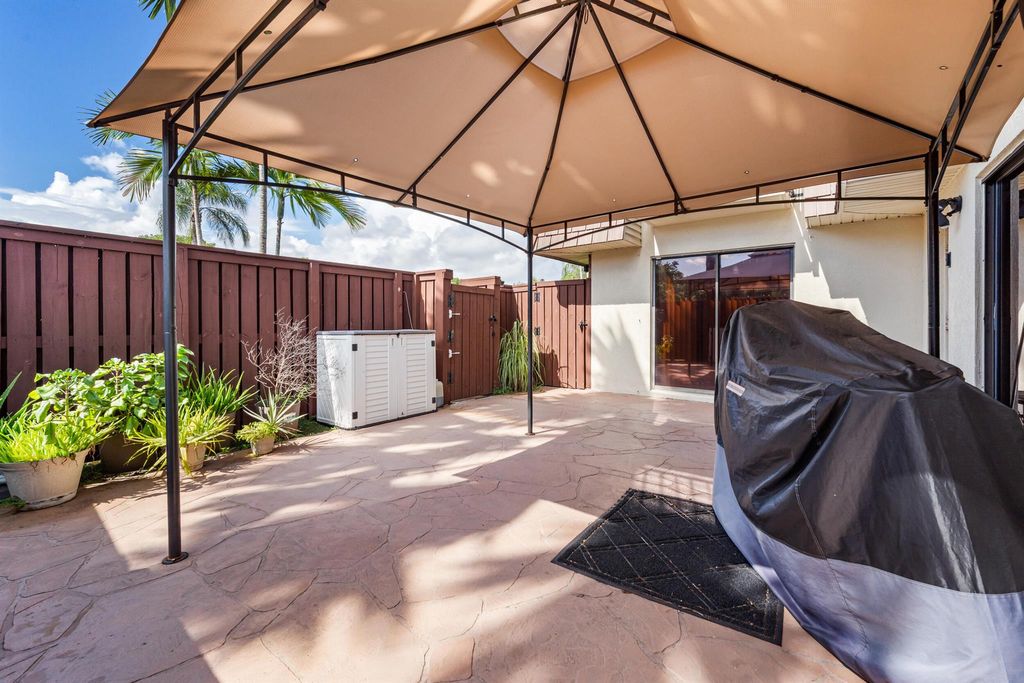 Photo of 2546 SW 15th Street #2546, Deerfield Beach, FL 33442 (MLS # R11132802)