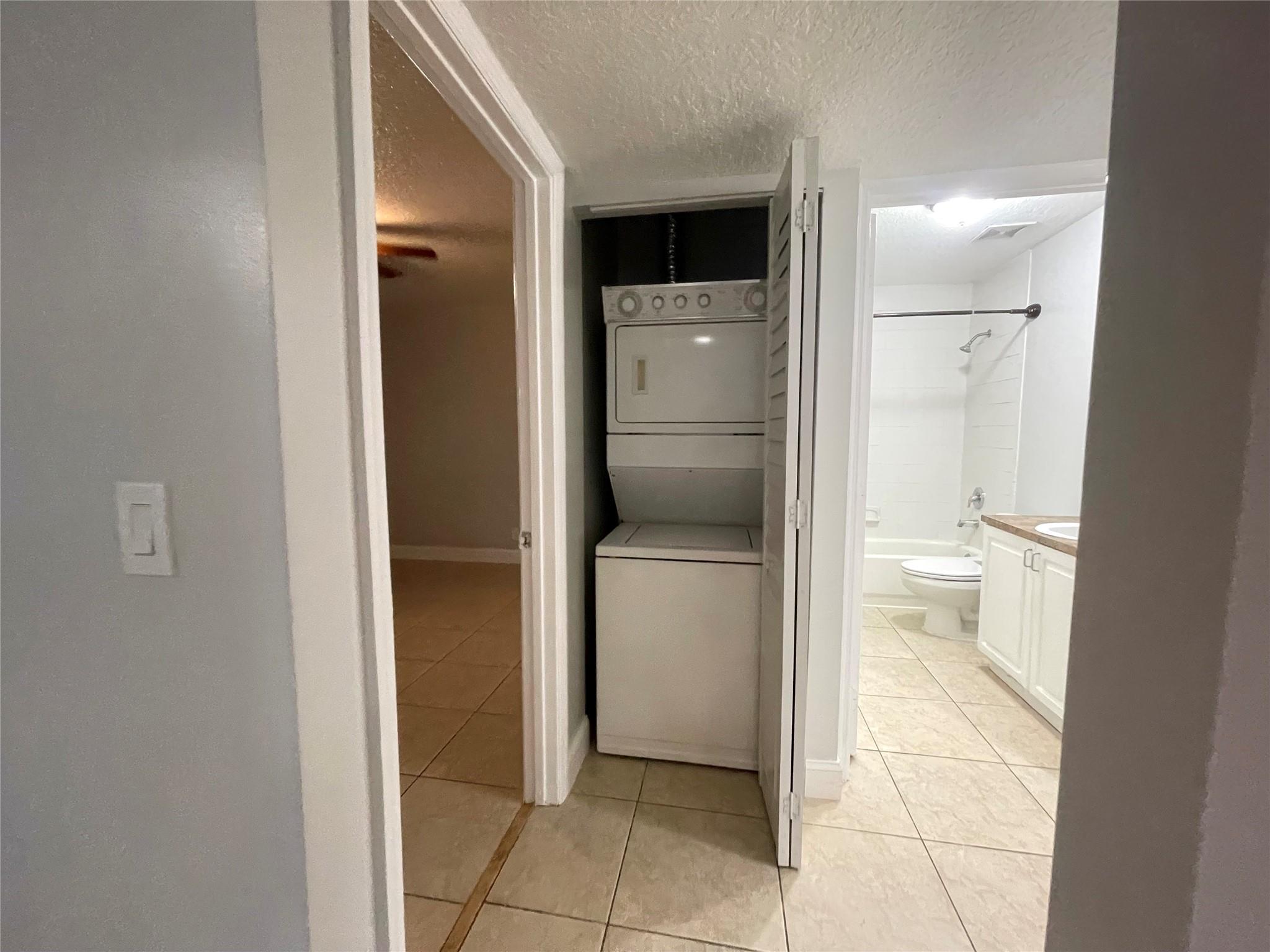 Waverly Place 2-19 D - Residential Lease