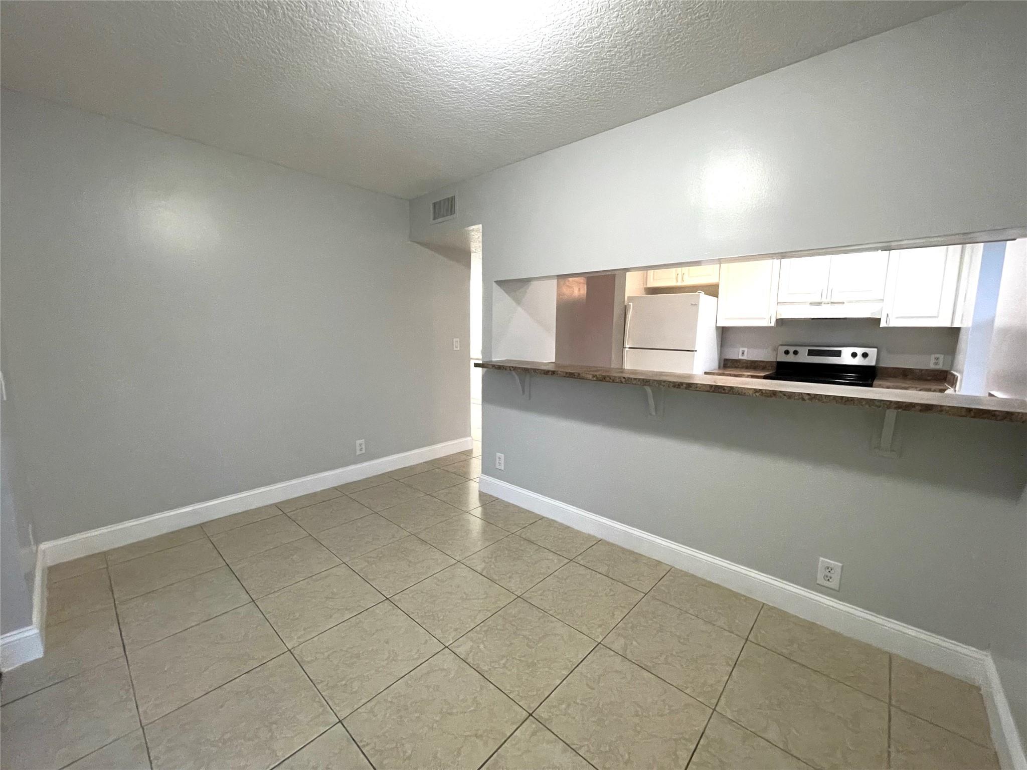 Waverly Place 2-19 D - Residential Lease