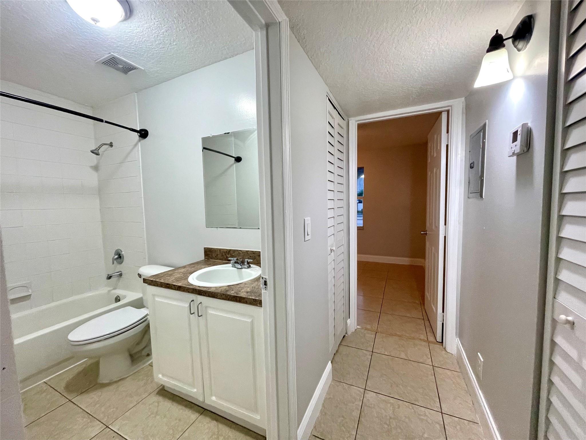 Waverly Place 2-19 D - Residential Lease