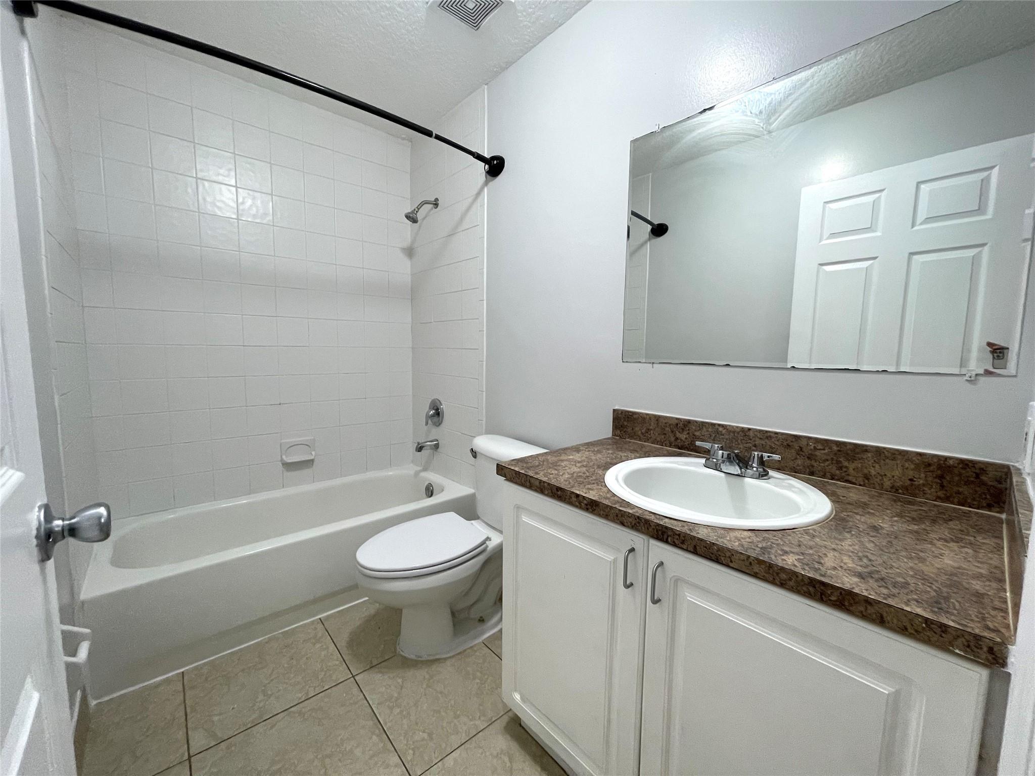 Waverly Place 2-19 D - Residential Lease