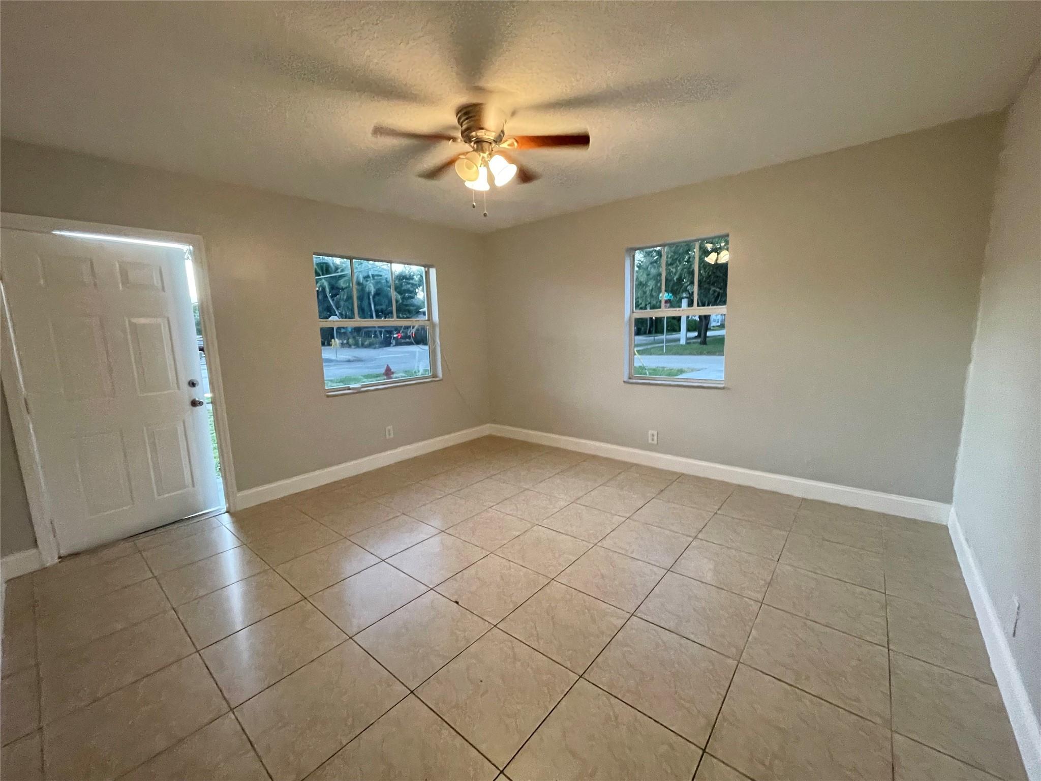 Waverly Place 2-19 D - Residential Lease