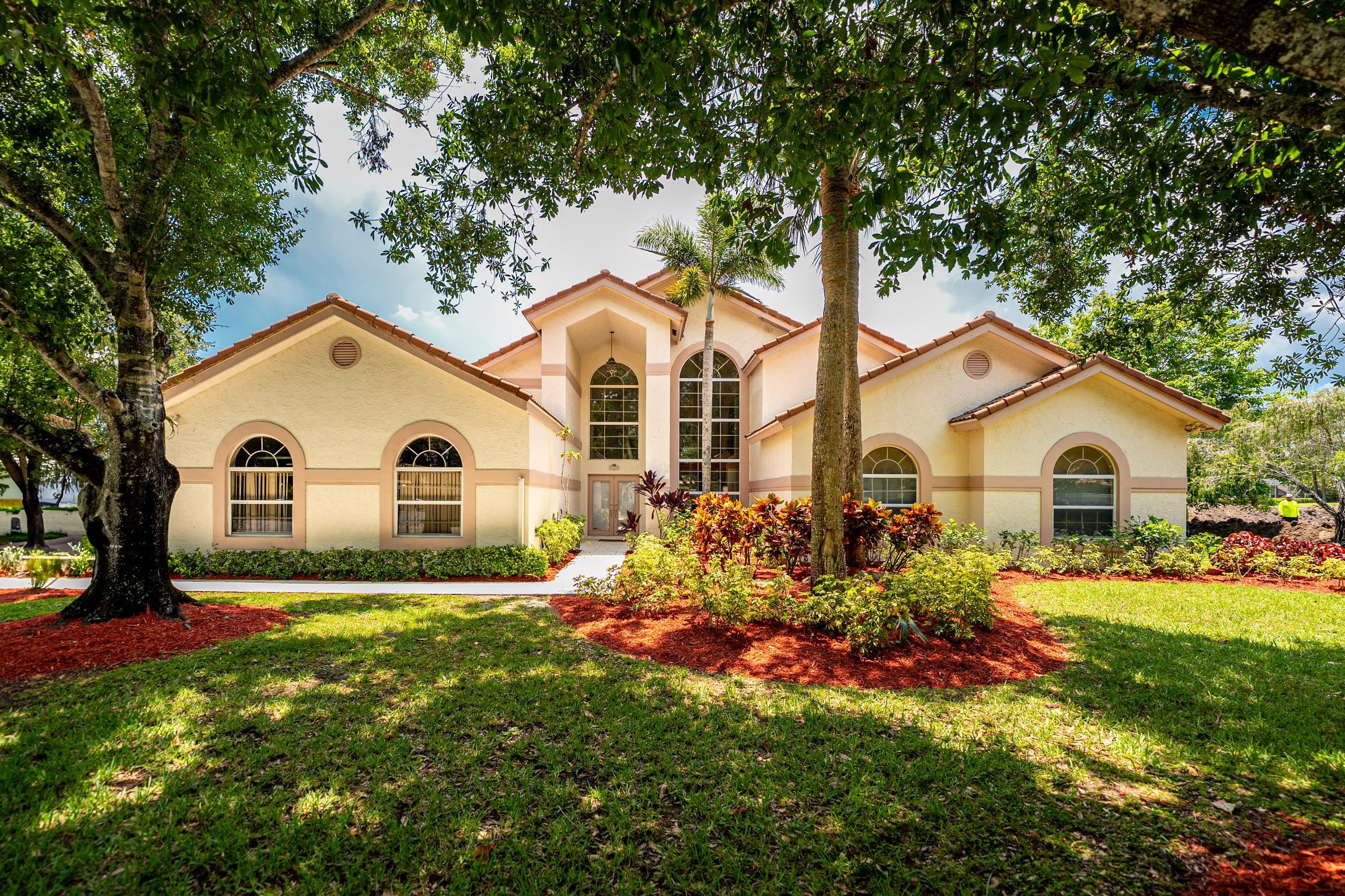 OH MY...Grand entrance 4/3/3 with POOL ,on 11th tee.Home has great split plan layout huge yard,great neighbors !