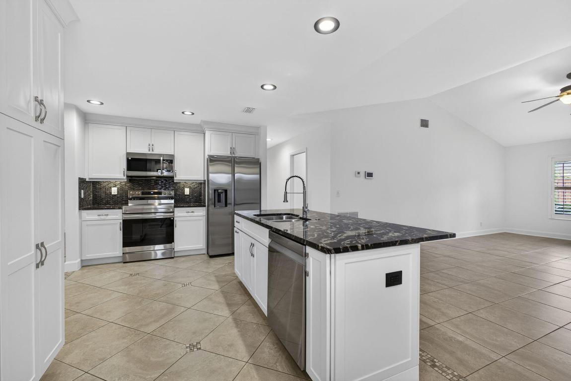 SOUTH SHORE 2 OF WELLINGTON - Residential Lease