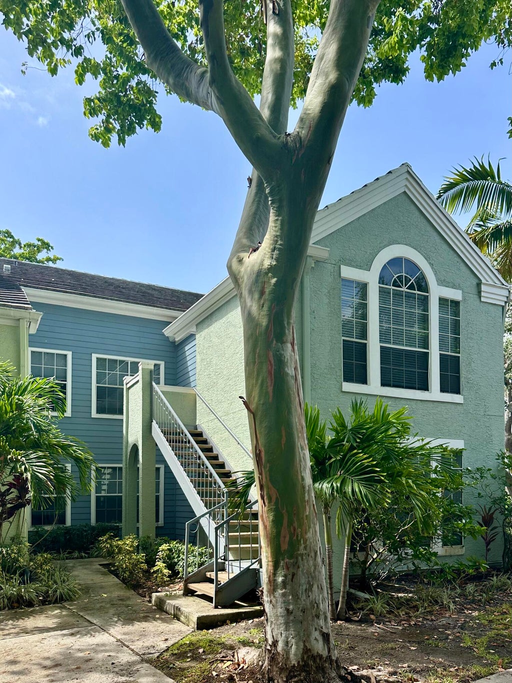Photo of 1050 Crystal Way #H, Delray Beach, FL 33444 (MLS # B26051808)