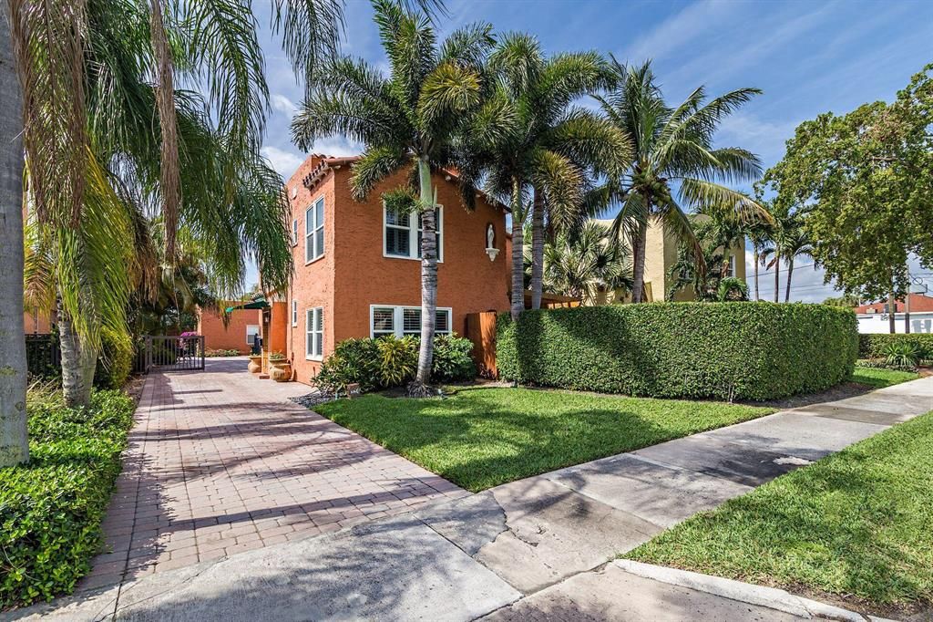 Photo of 324 Greymon Drive, West Palm Beach, FL 33405 (MLS # R10711106)