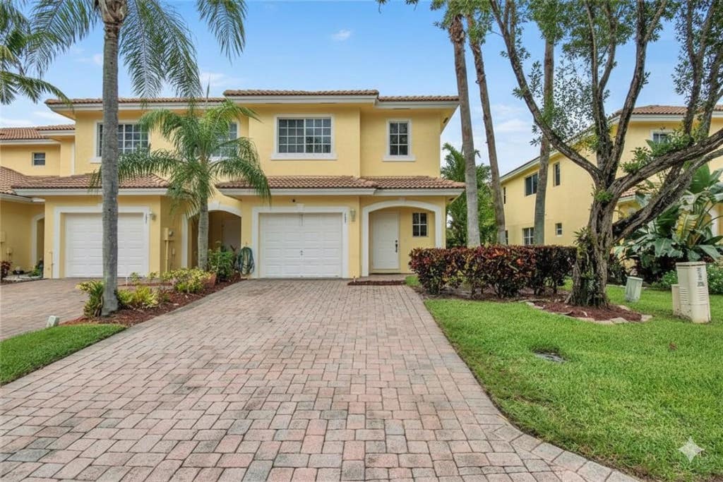 Photo of 1055 Imperial Lake Road, West Palm Beach, FL 33413 (MLS # F10527209)