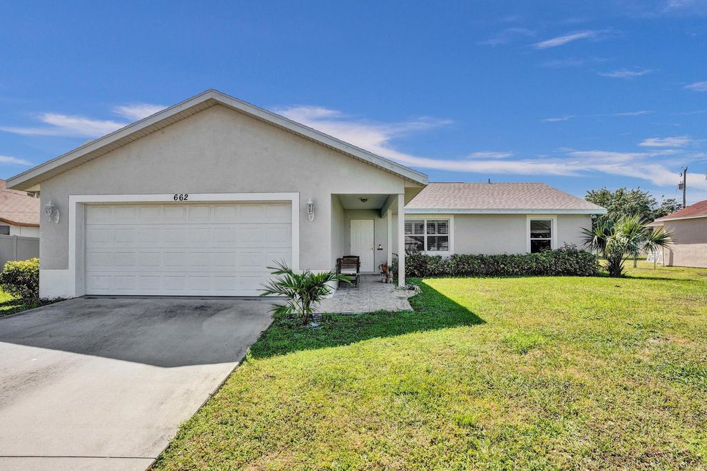 Photo of 662 SW Mccracken Avenue, Port Saint Lucie, FL 34953 (MLS # R11070133)