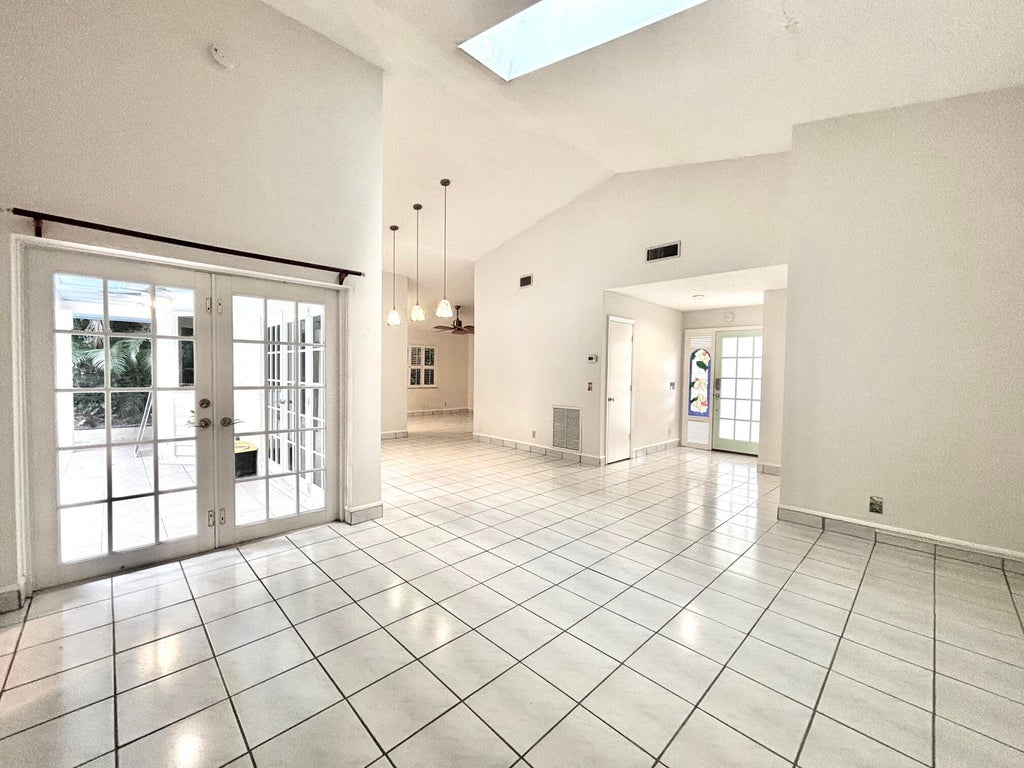 Photo of 5762 Peachwood Court, Jupiter, FL 33458 (MLS # B26089292)