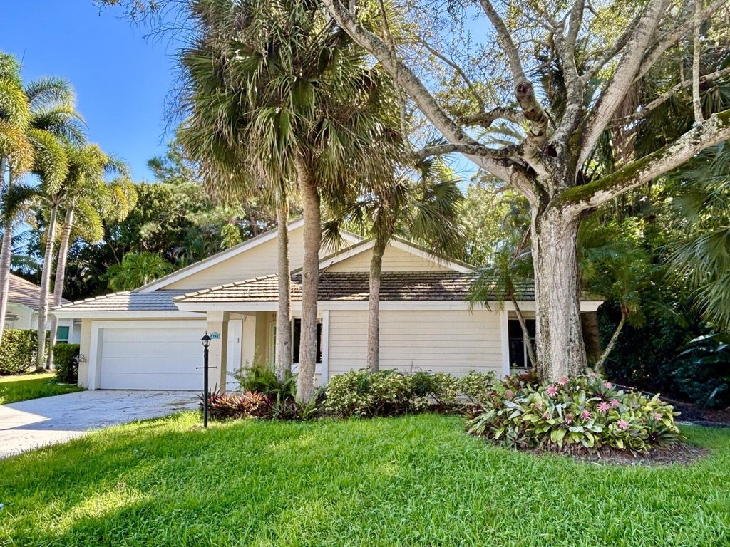 Photo of 5762 Peachwood Court, Jupiter, FL 33458 (MLS # B26089292)