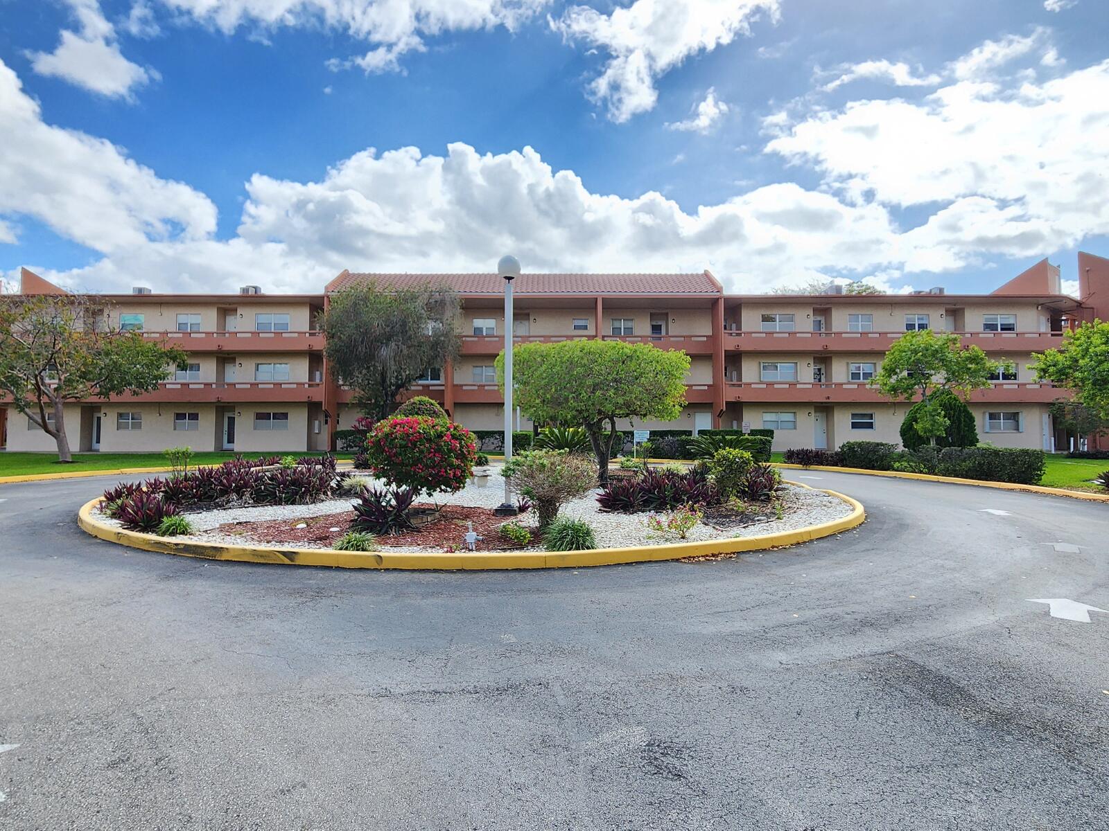 GREENS CONDO APTS PHASE I - Residential