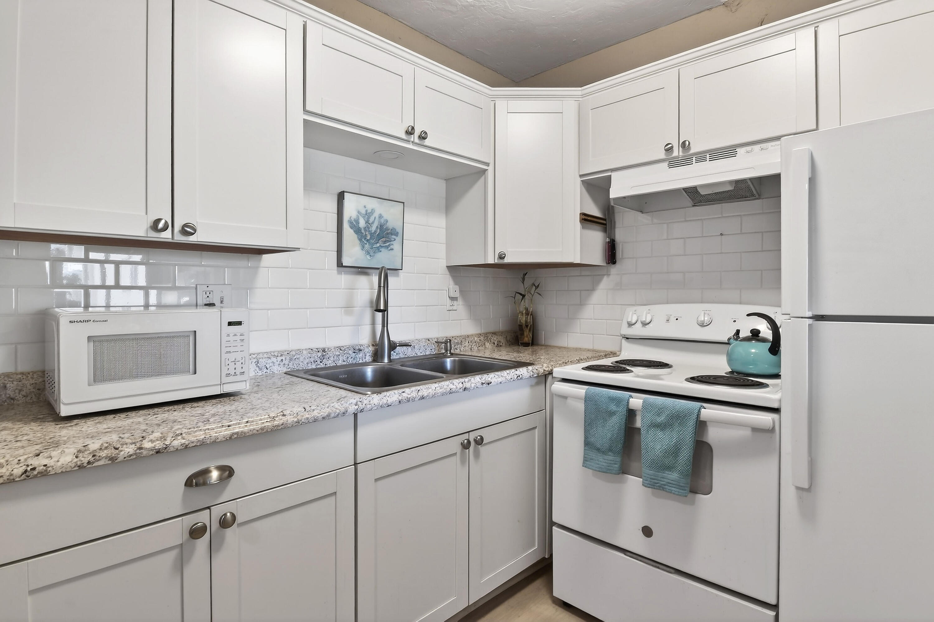 LAKESIDE POINT APT 7 CONDO - Residential