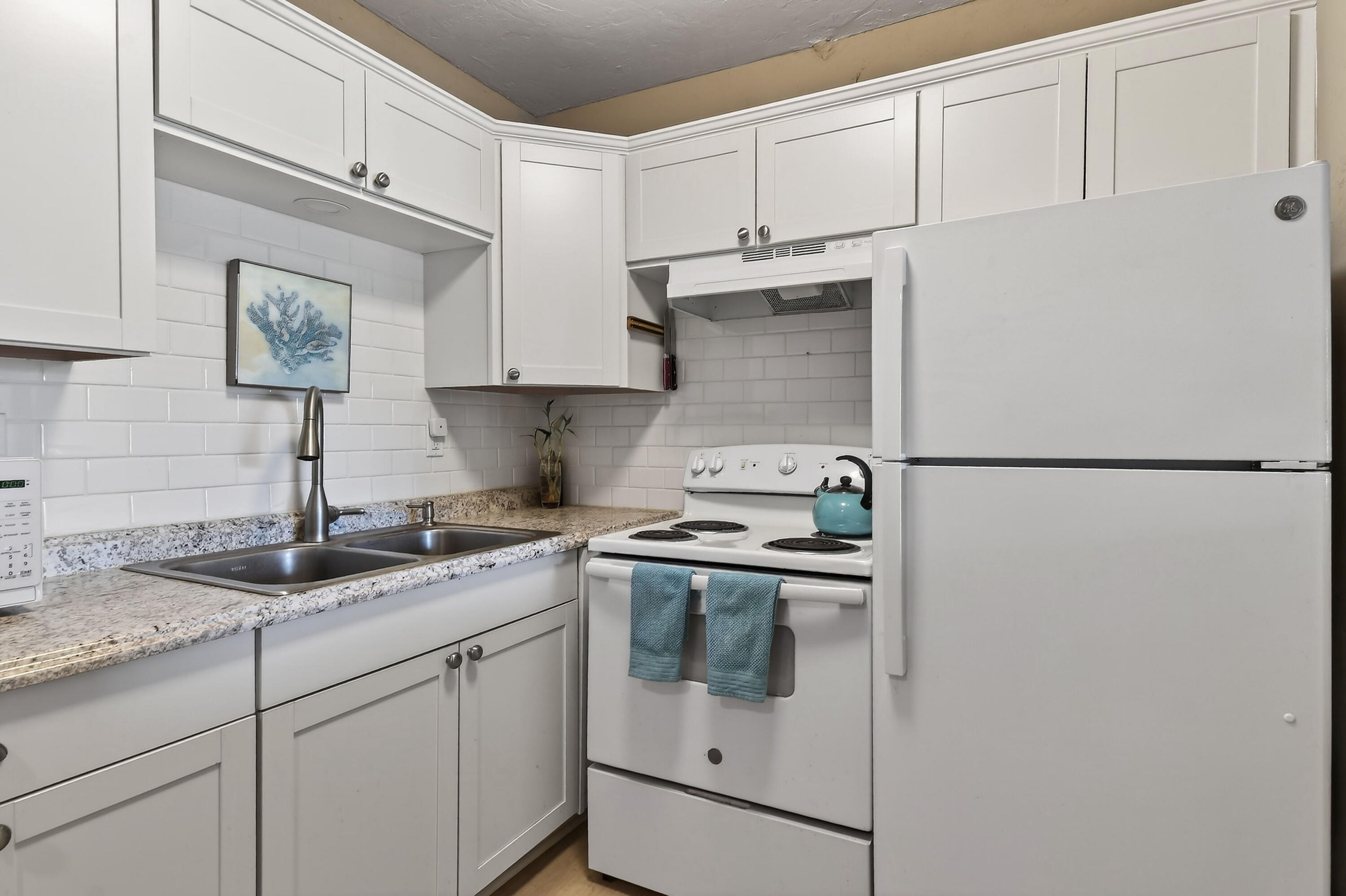 LAKESIDE POINT APT 7 CONDO - Residential