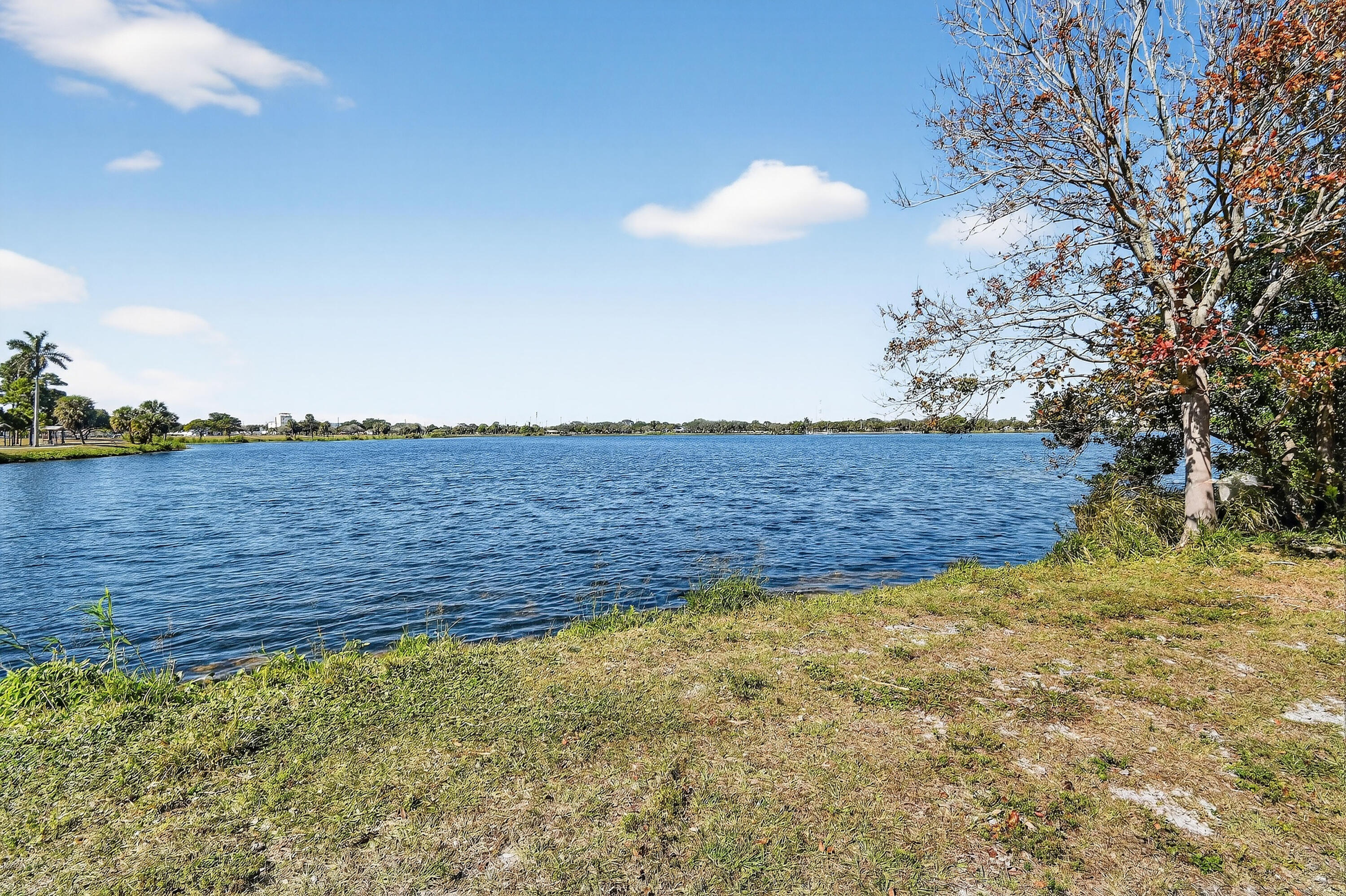 LAKESIDE POINT APT 7 CONDO - Residential