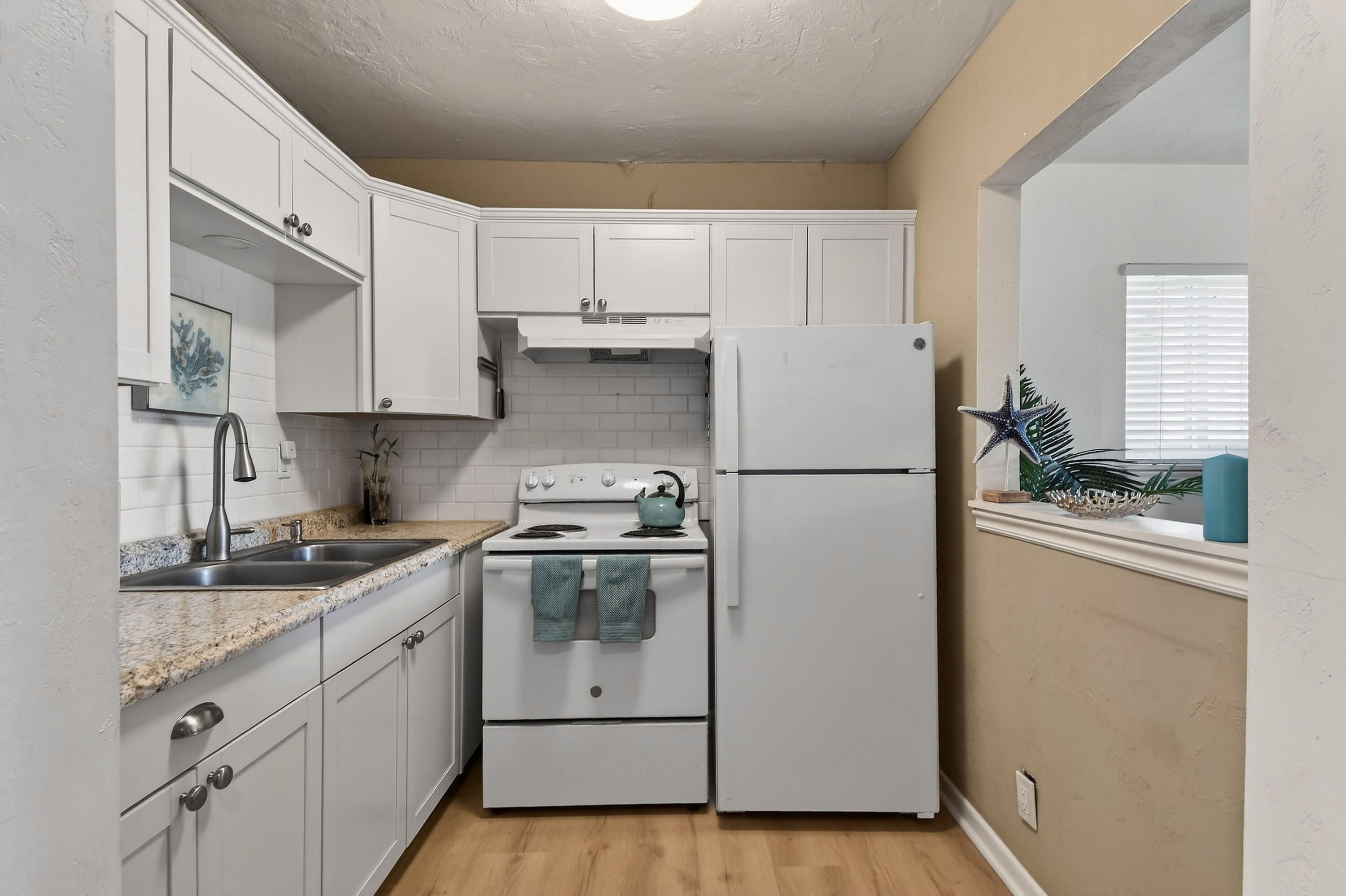 LAKESIDE POINT APT 7 CONDO - Residential