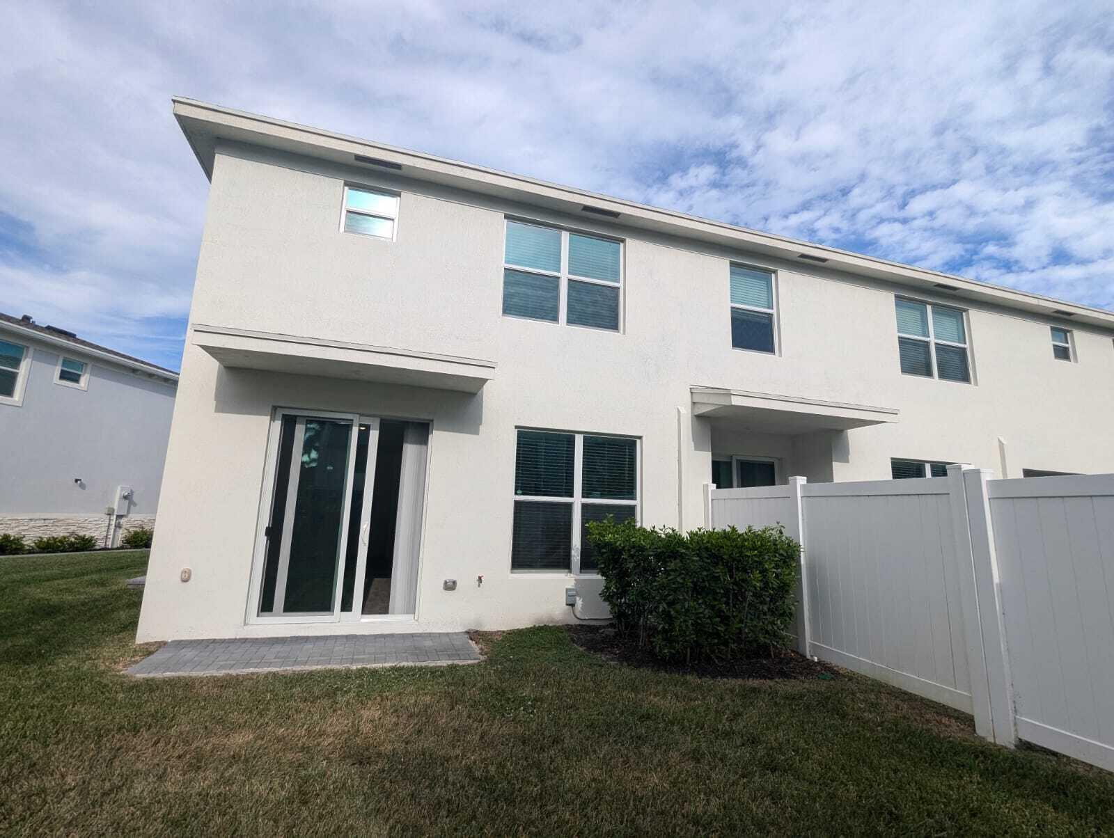 LAKESHORE AT THE FOUNTAIN - Residential Lease