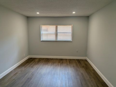 Tiny photo for 8901 N New River Canal Road #22w, Plantation, FL 33324 (MLS # B26008430)