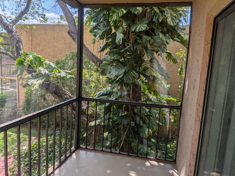 Tiny photo for 8901 N New River Canal Road #22w, Plantation, FL 33324 (MLS # B26008430)