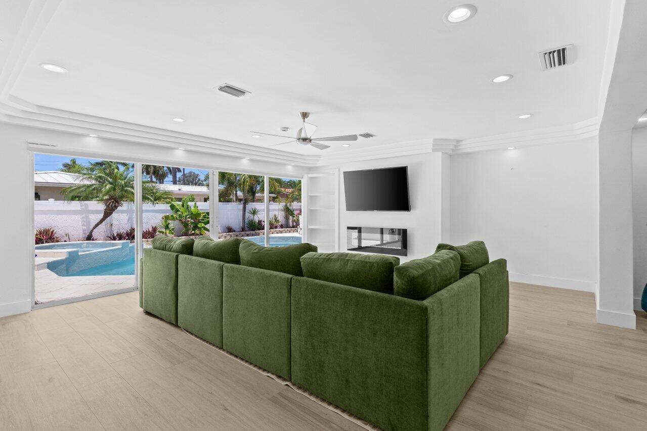 CORAL KEY VILLAS 2ND SEC - Residential