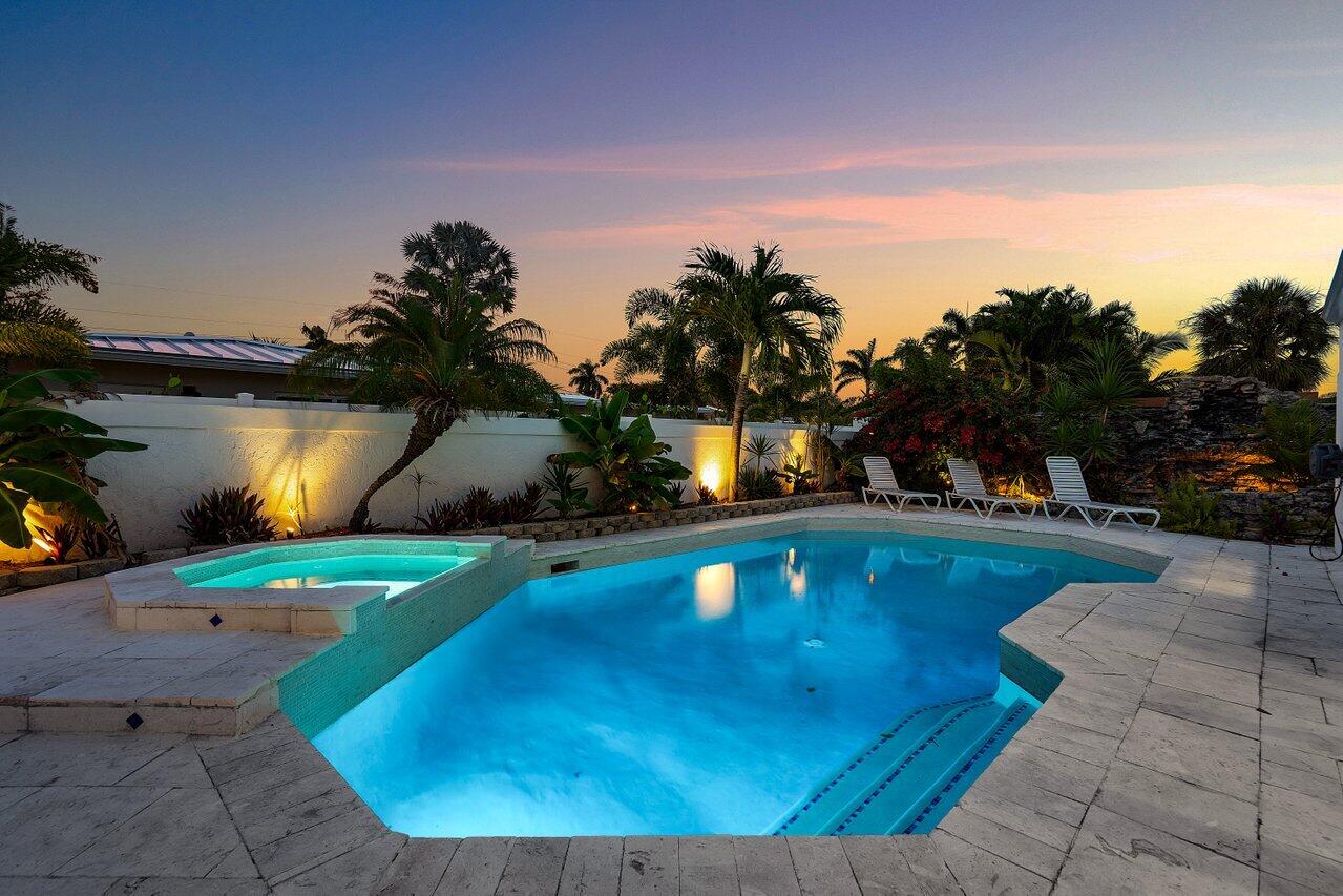 CORAL KEY VILLAS 2ND SEC - Residential