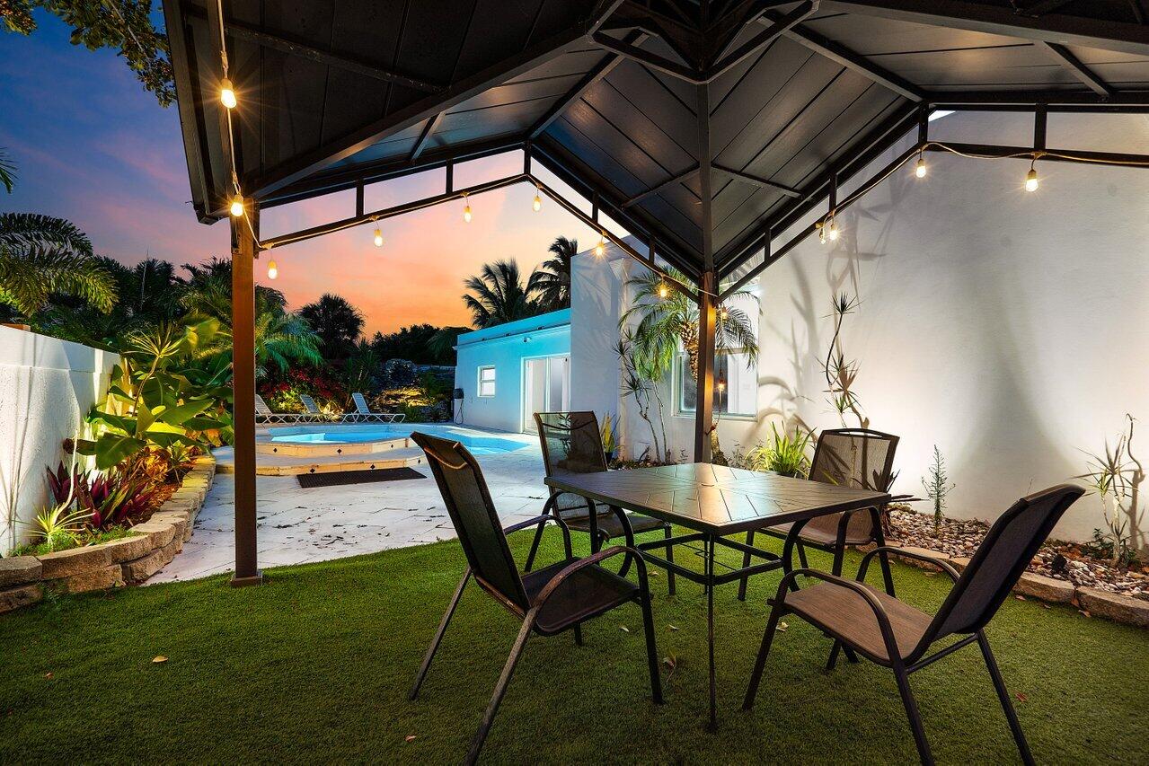 CORAL KEY VILLAS 2ND SEC - Residential