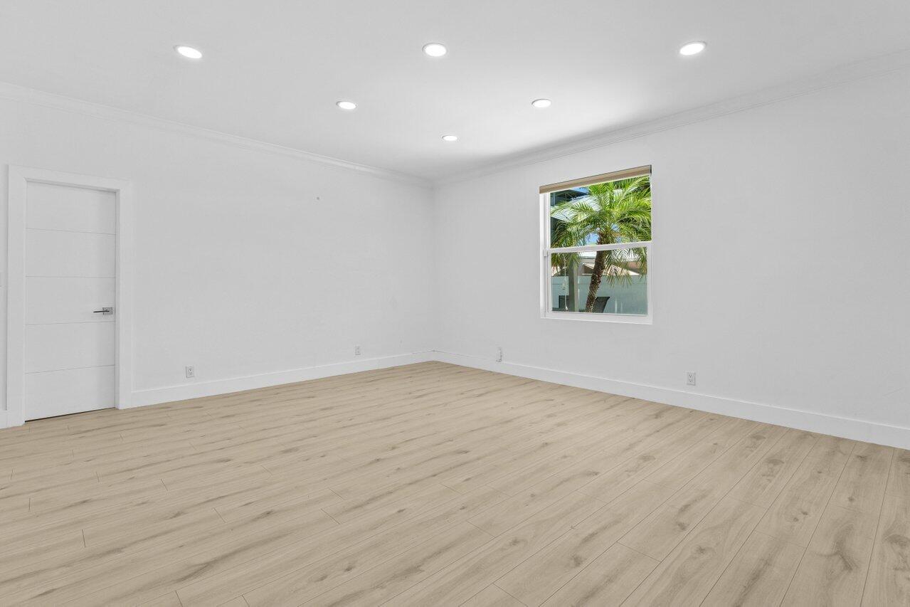 CORAL KEY VILLAS 2ND SEC - Residential