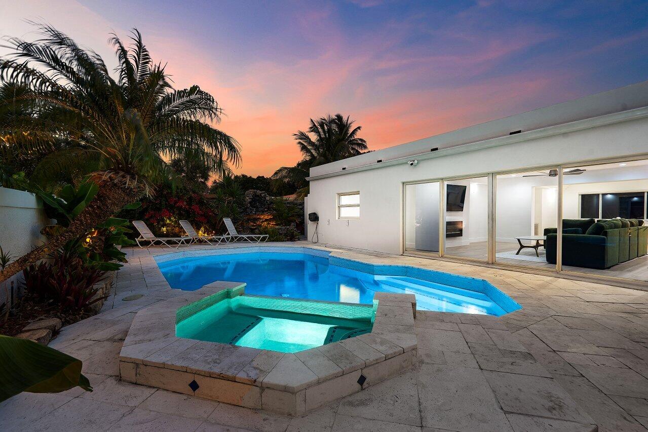 CORAL KEY VILLAS 2ND SEC - Residential