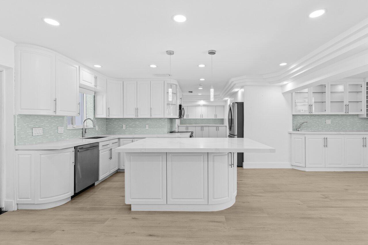 CORAL KEY VILLAS 2ND SEC - Residential