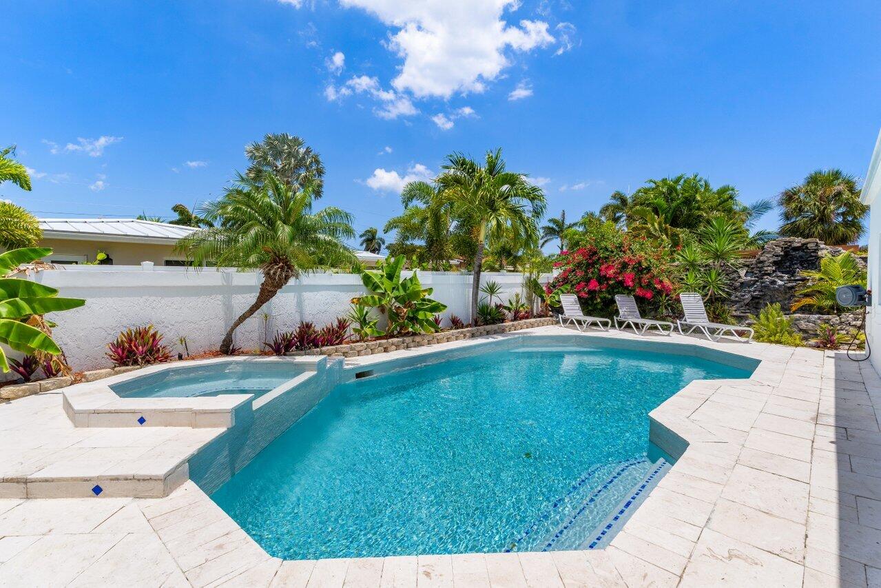 CORAL KEY VILLAS 2ND SEC - Residential