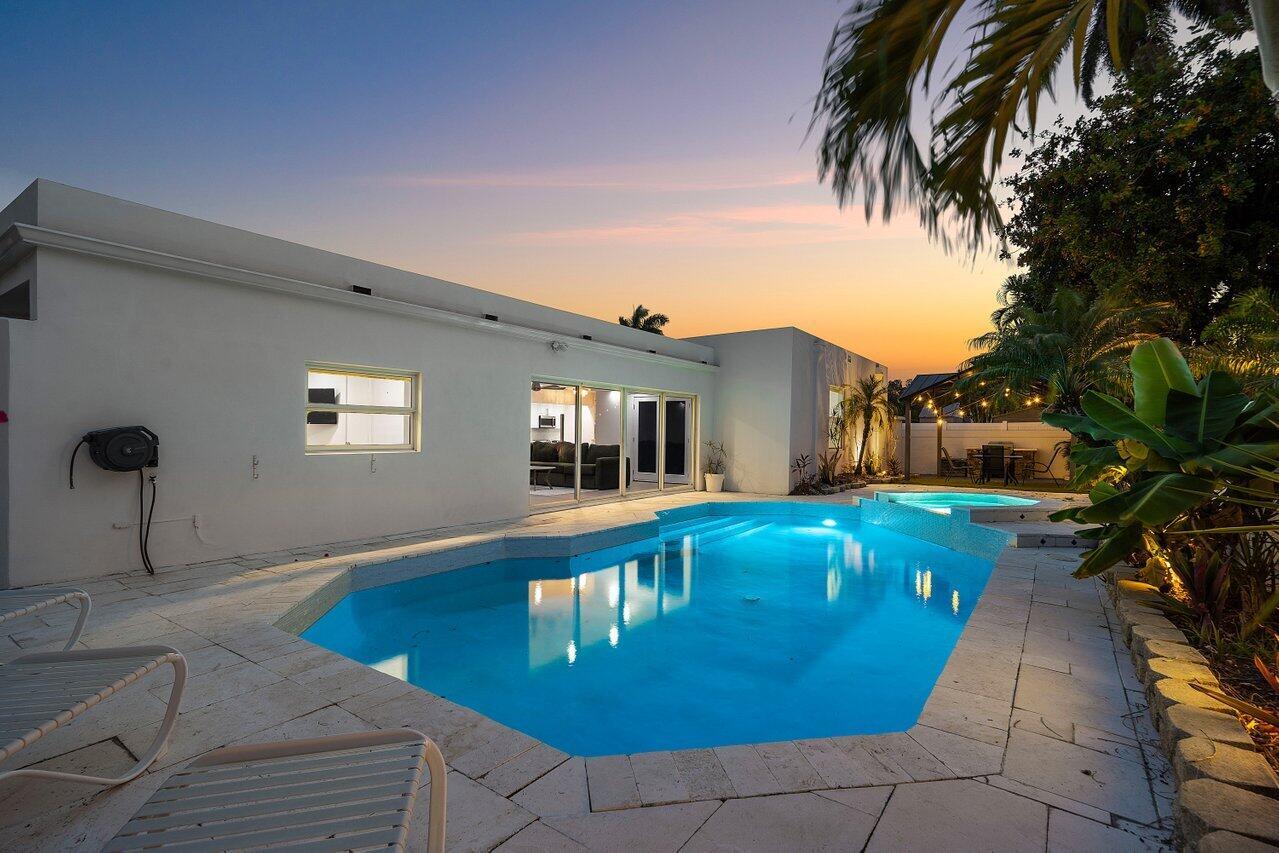 CORAL KEY VILLAS 2ND SEC - Residential