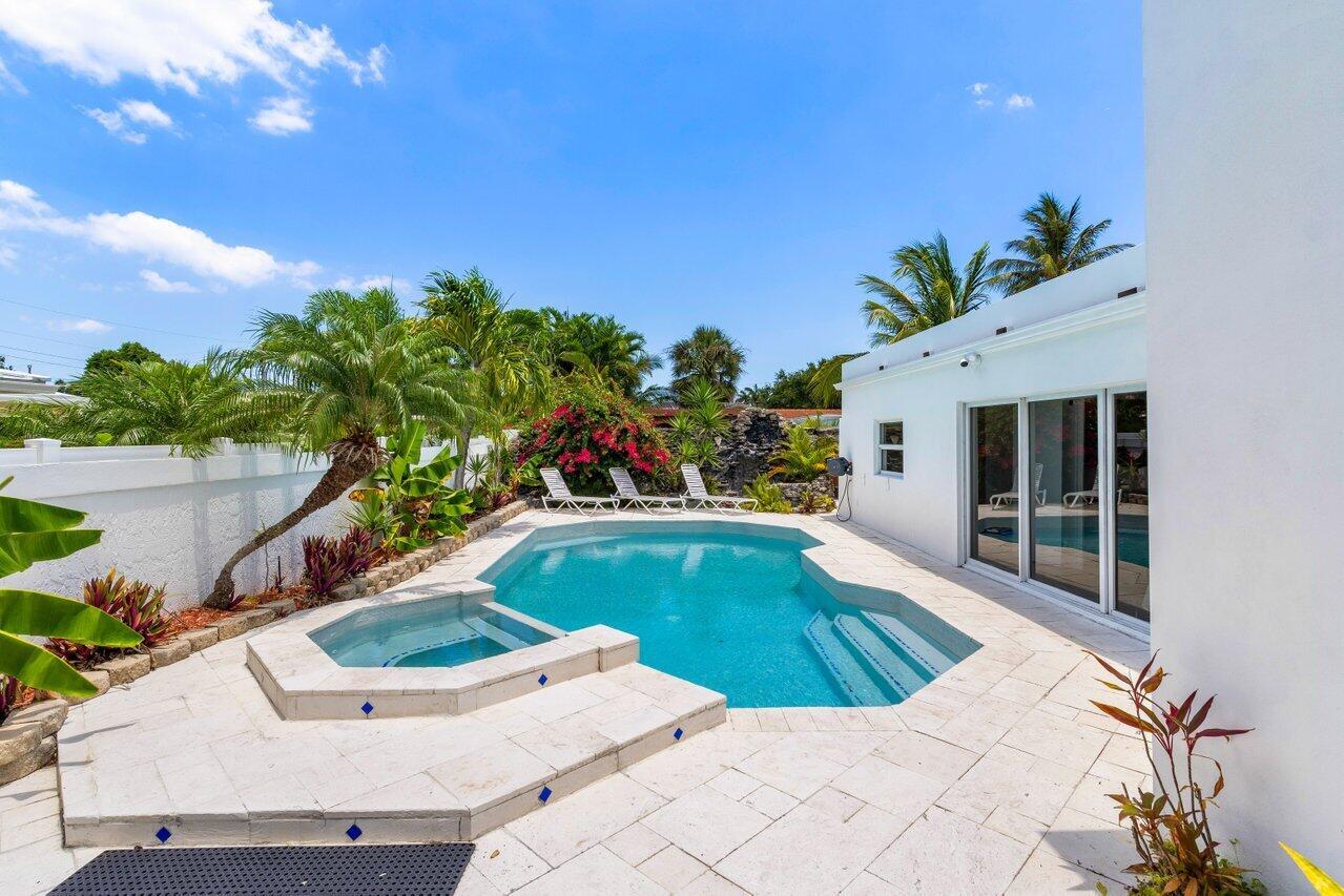 CORAL KEY VILLAS 2ND SEC - Residential