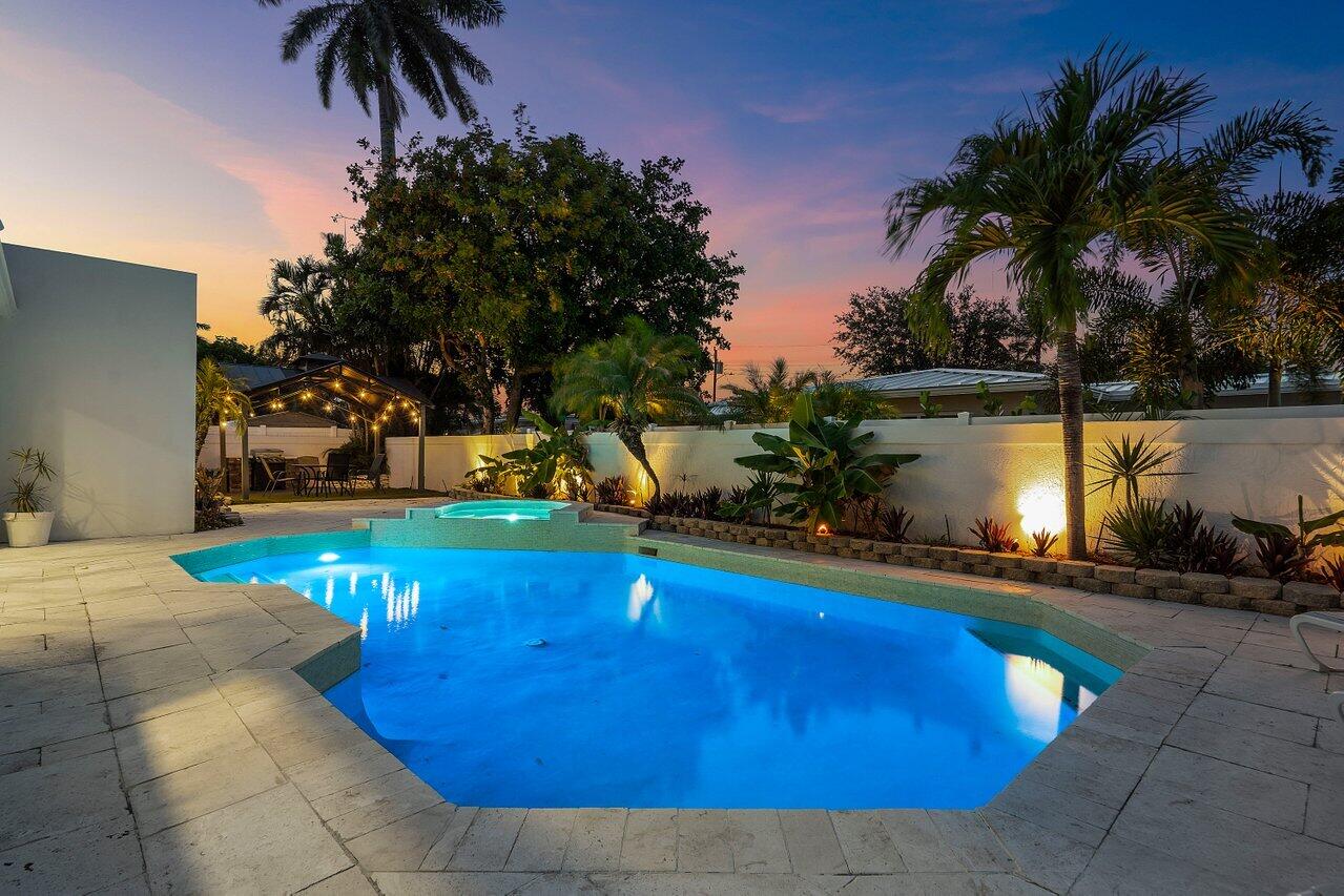 CORAL KEY VILLAS 2ND SEC - Residential