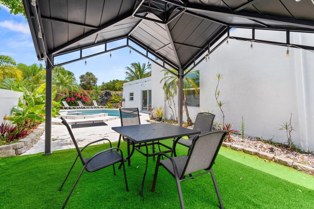 CORAL KEY VILLAS 2ND SEC - Residential