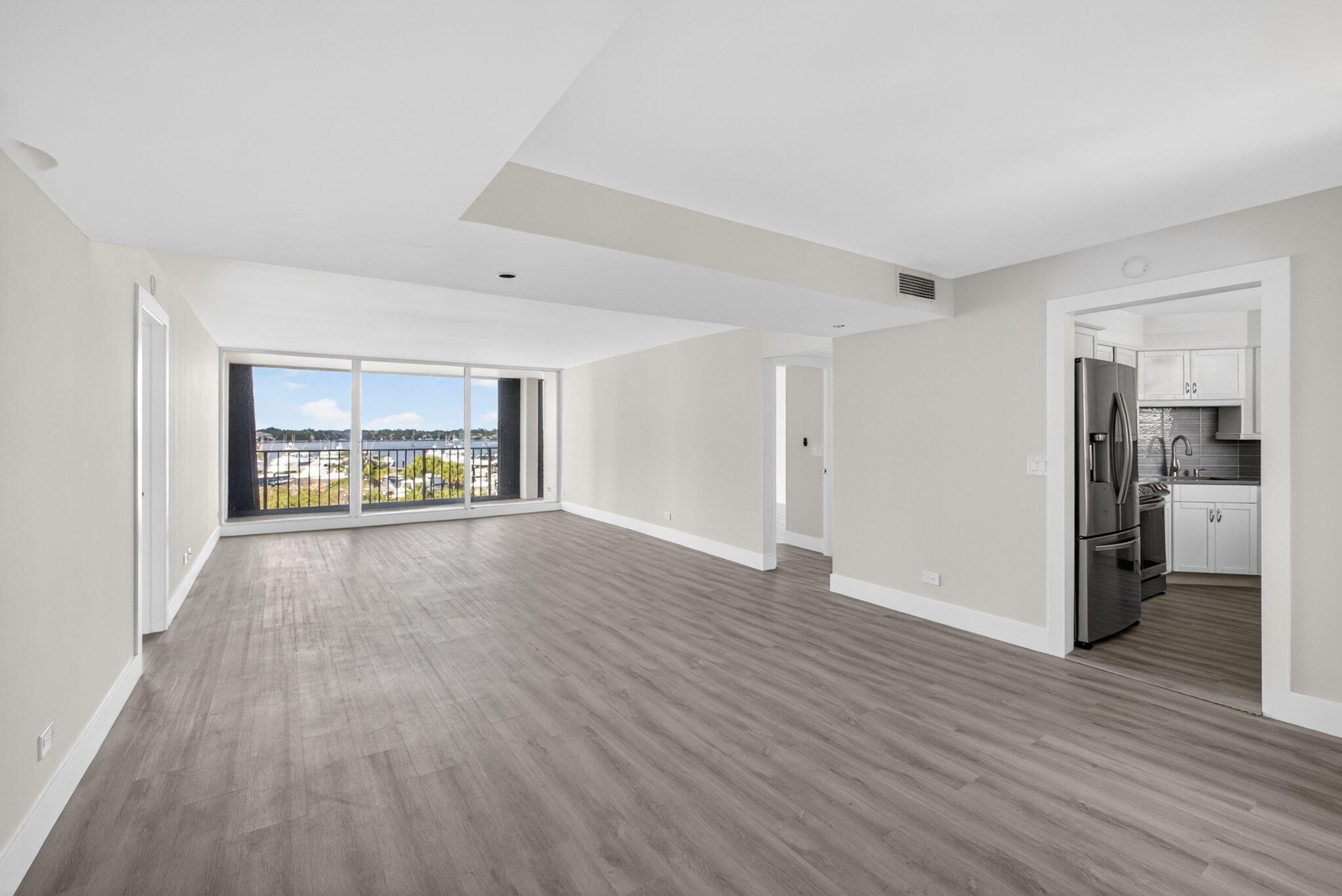 136 Lakeshore Drive 511