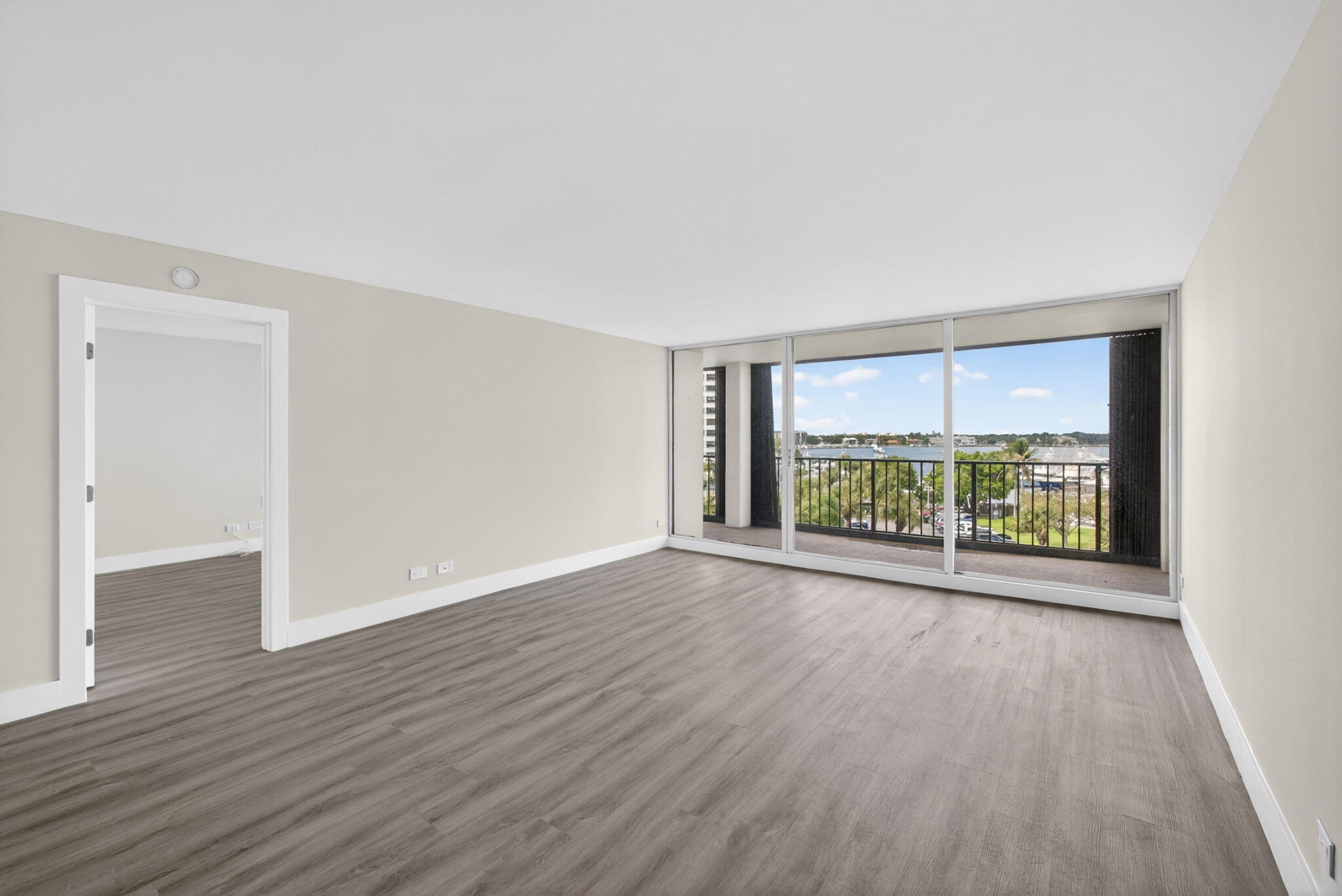 136 Lakeshore Drive 511