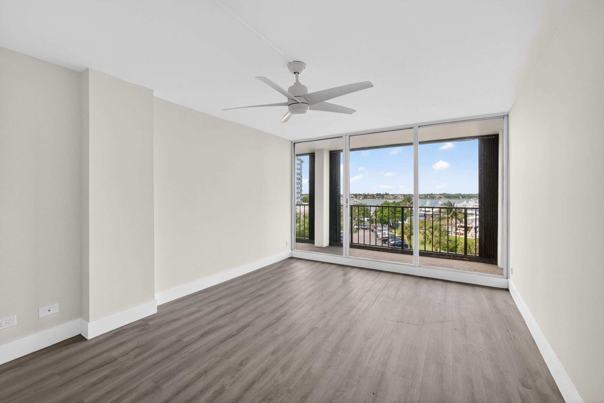 136 Lakeshore Drive 511