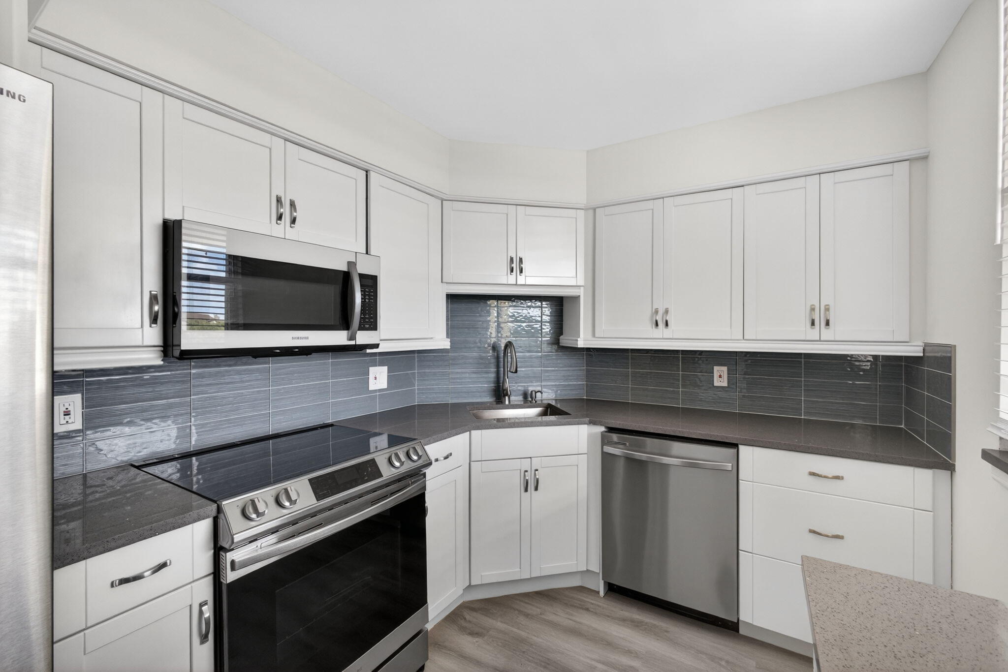 136 Lakeshore Drive 511