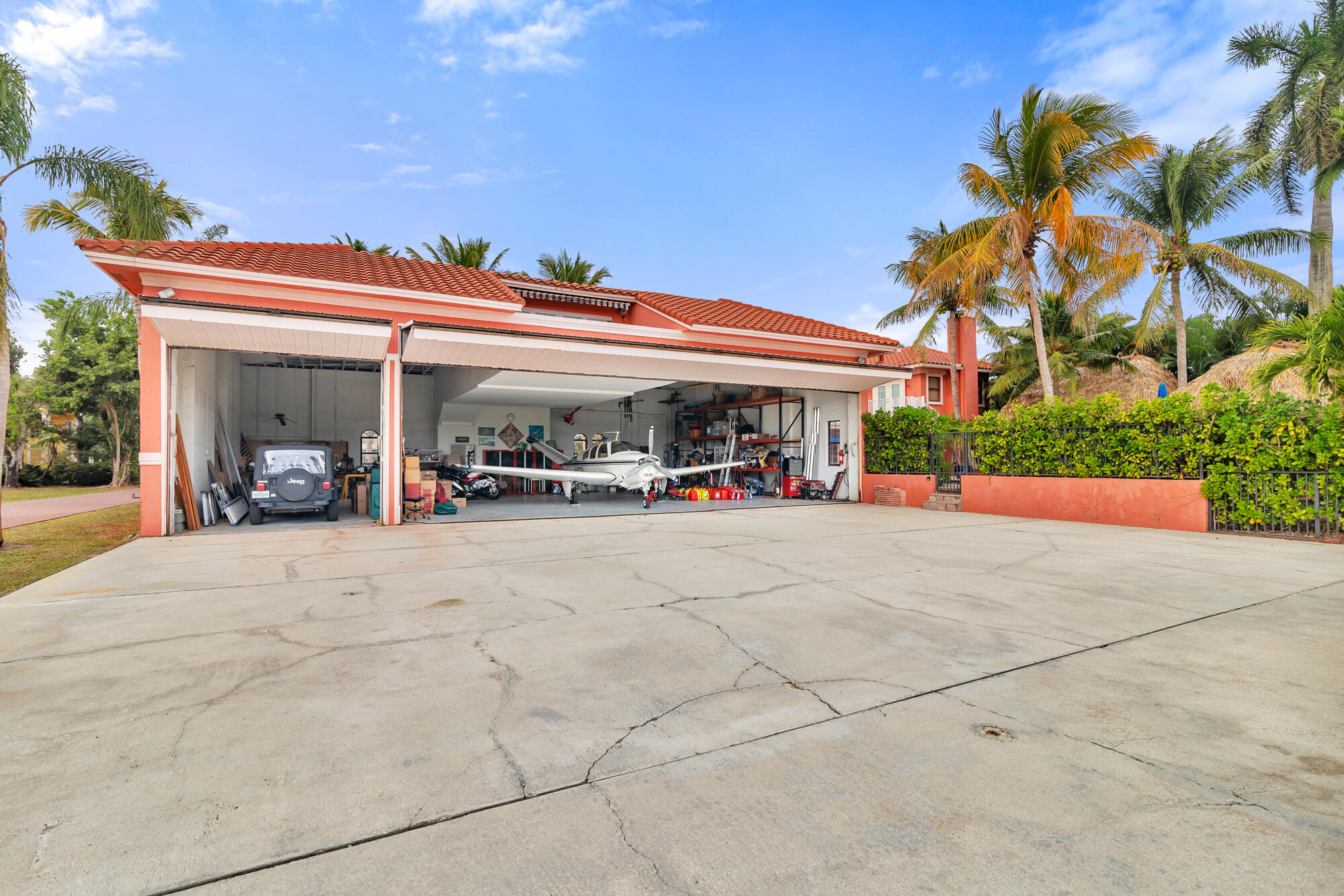 WELLINGTON AERO CLUB OF THE LANDINGS AT WELLINGTON - Residential