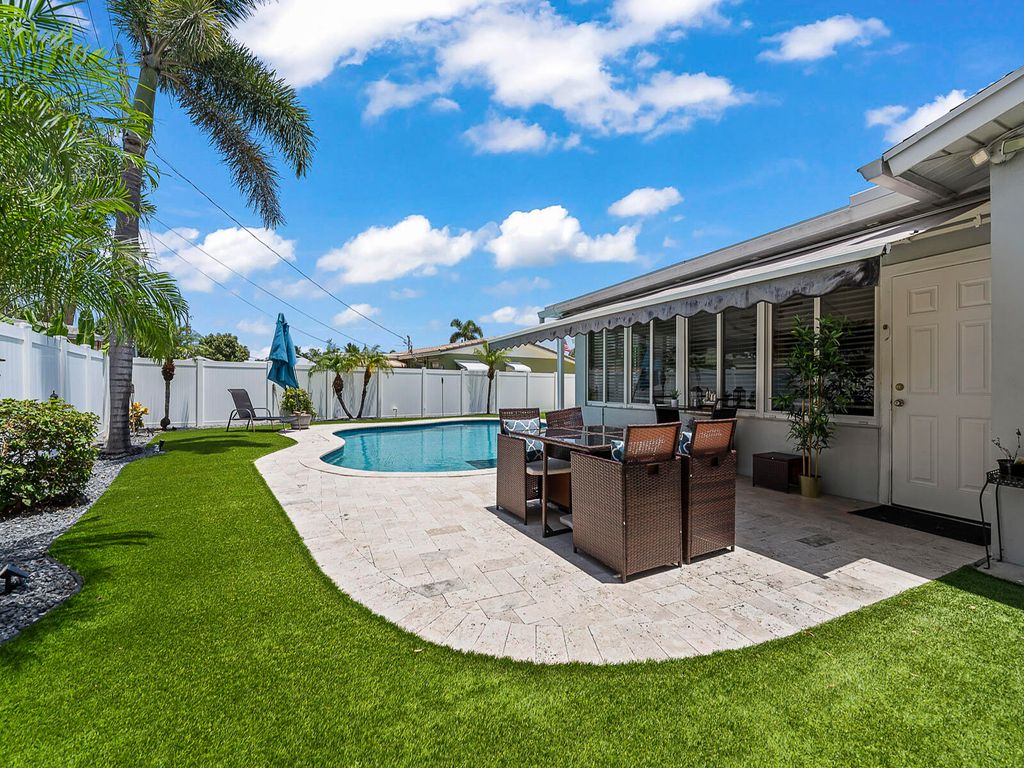 Photo of 801 SE 14th Street, Deerfield Beach, FL 33441 (MLS # B26004327)