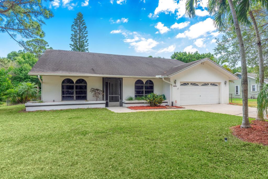 Photo of 5804 Silver Oak Drive, Fort Pierce, FL 34982 (MLS # R10978416)