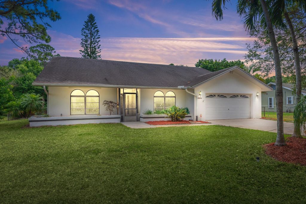 Photo of 5804 Silver Oak Drive, Fort Pierce, FL 34982 (MLS # R10978416)