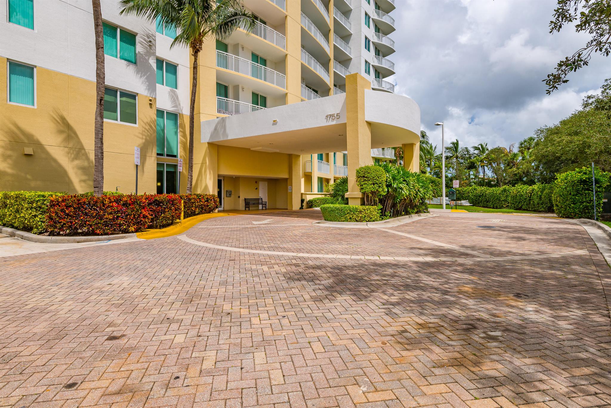 DUO CONDOMINIUM EAST - Residential