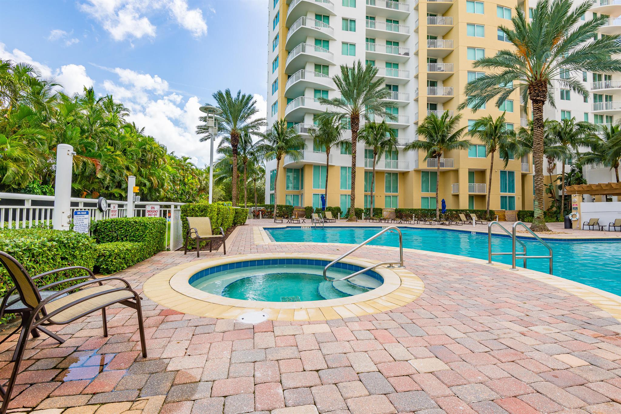 DUO CONDOMINIUM EAST - Residential