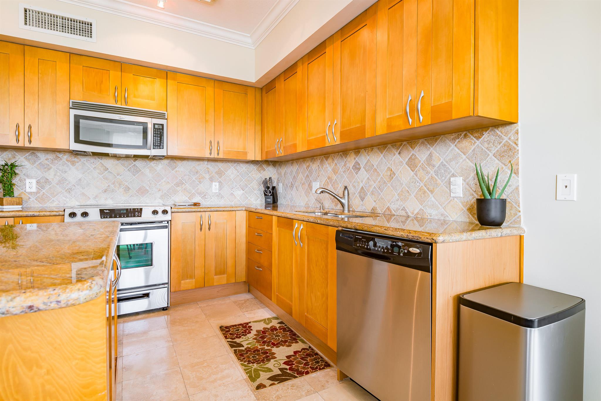 DUO CONDOMINIUM EAST - Residential