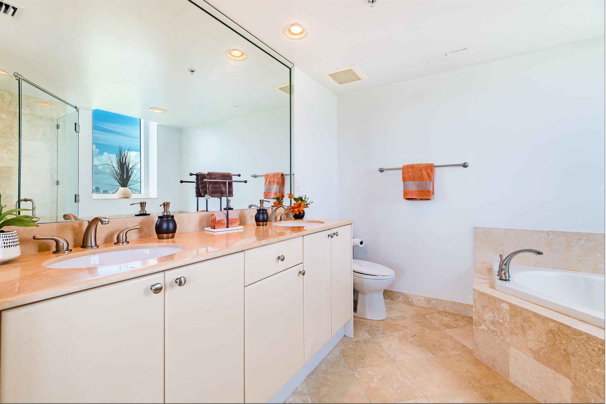 DUO CONDOMINIUM EAST - Residential