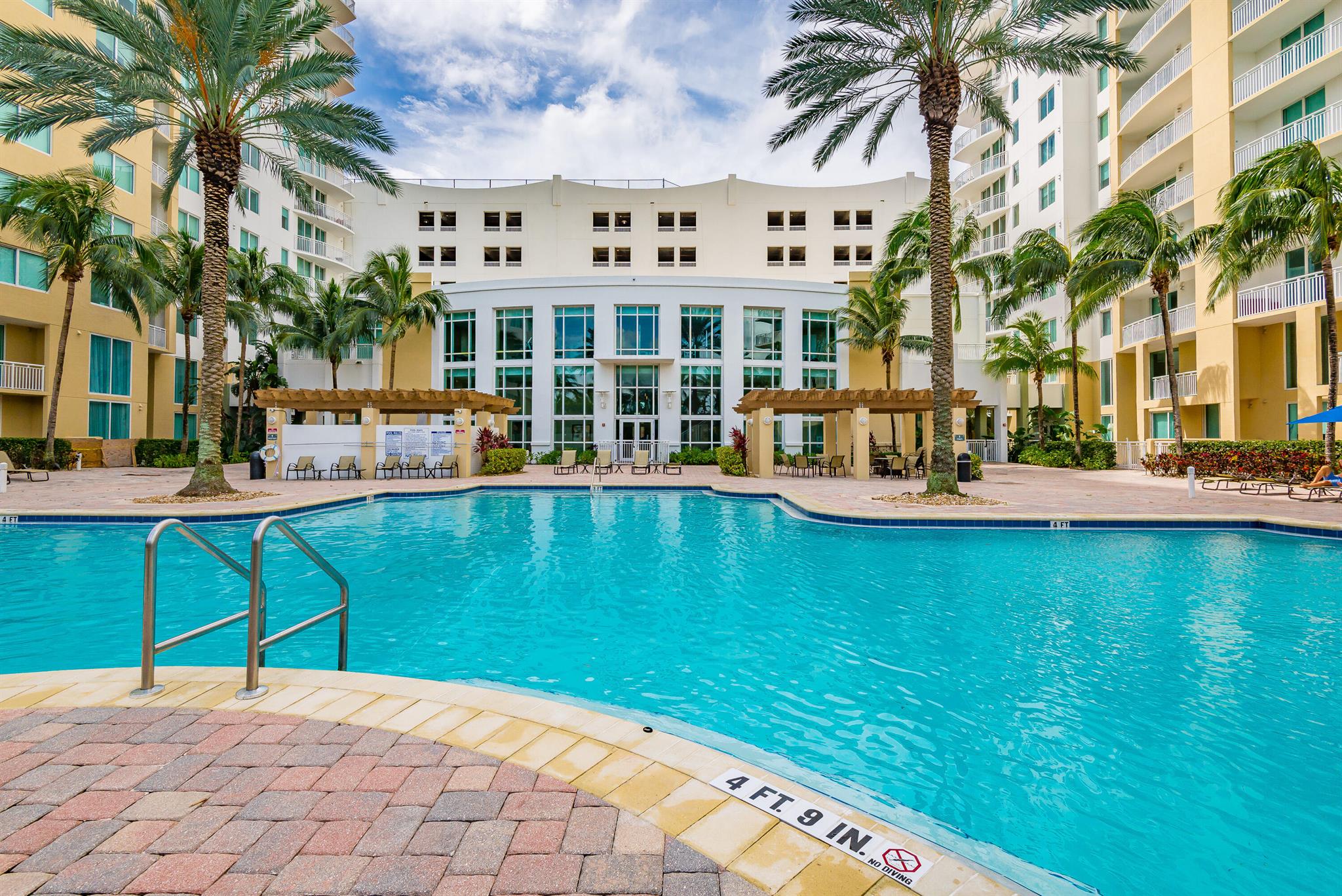 DUO CONDOMINIUM EAST - Residential