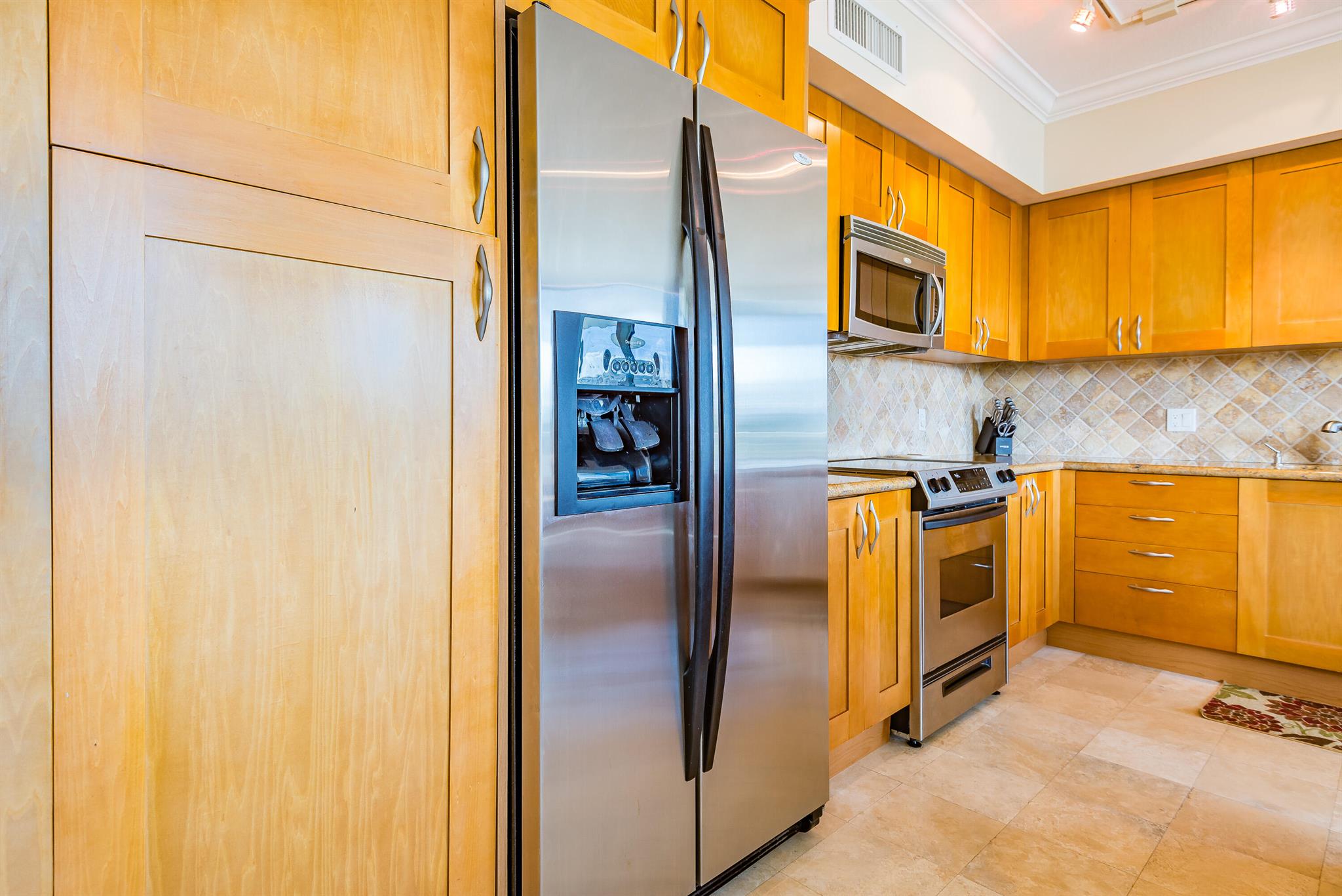 DUO CONDOMINIUM EAST - Residential